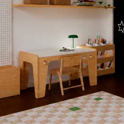 Escrivaninha Anis Rolinho de Papel (Pinus e Branco) +  Mesa de Cabeceira (Laca Azul) + Estante com Baús (Pinus e Branco) + Cadeira Lis